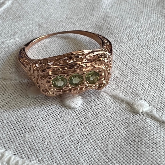 Peridot Ring - Picture 6 of 8